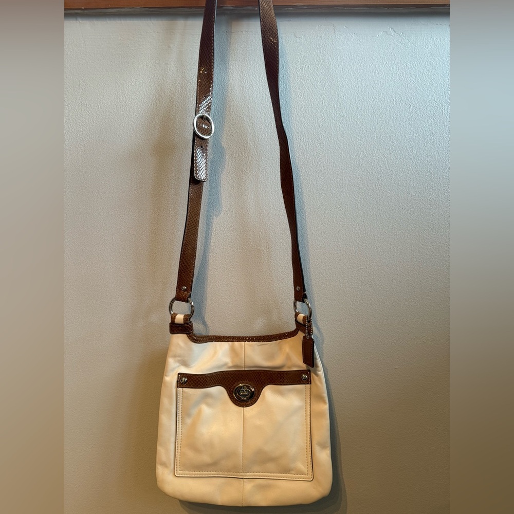 Y2K Coach White and Brown Penelope Leather Adjustable Crossbody Bag Purse